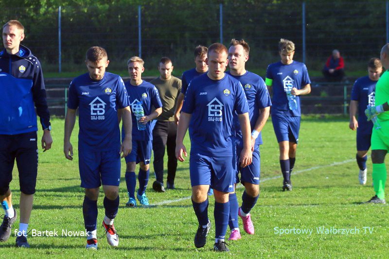 Goleada, nerwy i ambitna walka. Lider z Wałbrzycha musiał się napocić!