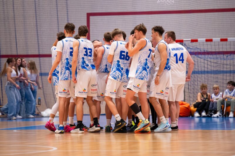 Górnik Kaltech Wałbrzych ogrywa NBA Jelenia Góra